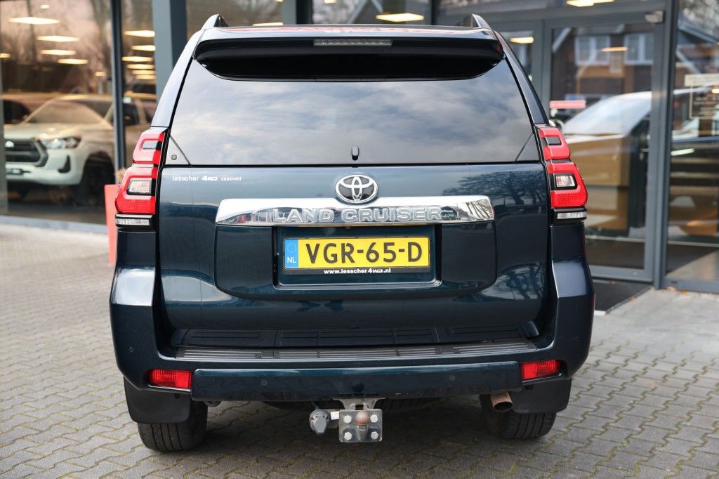 Toyota Landcruiser 150 2.8 D-4D 5DRS LOUNGE A/T VAN