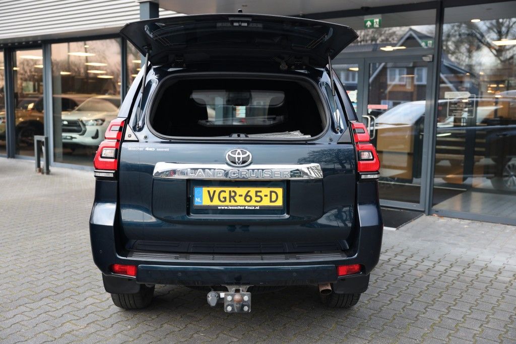 Toyota Landcruiser 150 2.8 D-4D 5DRS LOUNGE A/T VAN