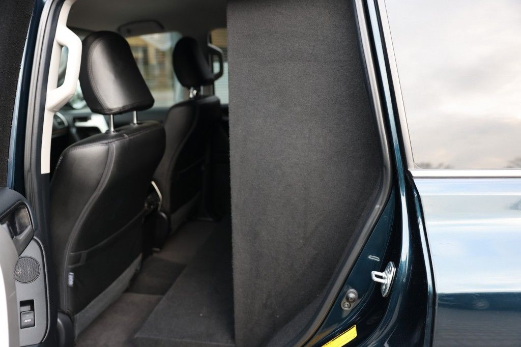 Toyota Landcruiser 150 2.8 D-4D 5DRS LOUNGE A/T VAN