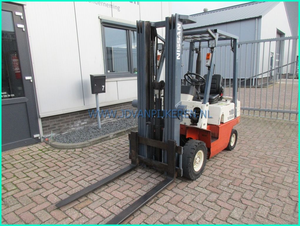 Nissan FJ01A18U 1.8t diesel triplex4.7m+3x hydrauliek+210cm hoog