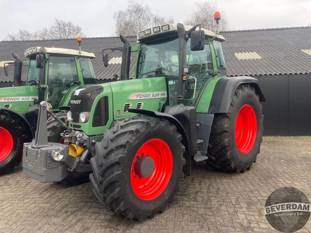 2x Fendt 820 Vario TMS