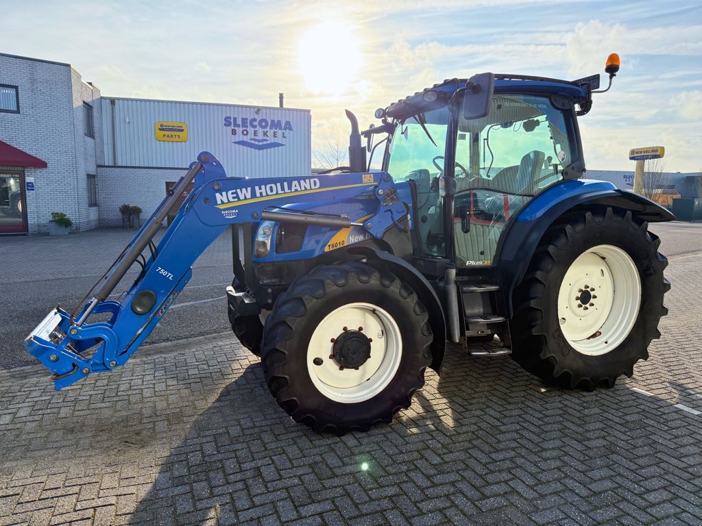 New Holland T6010 Plus + 750TL Voorlader
