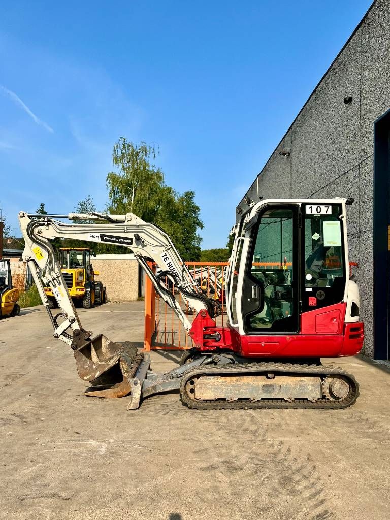 Takeuchi TB 235