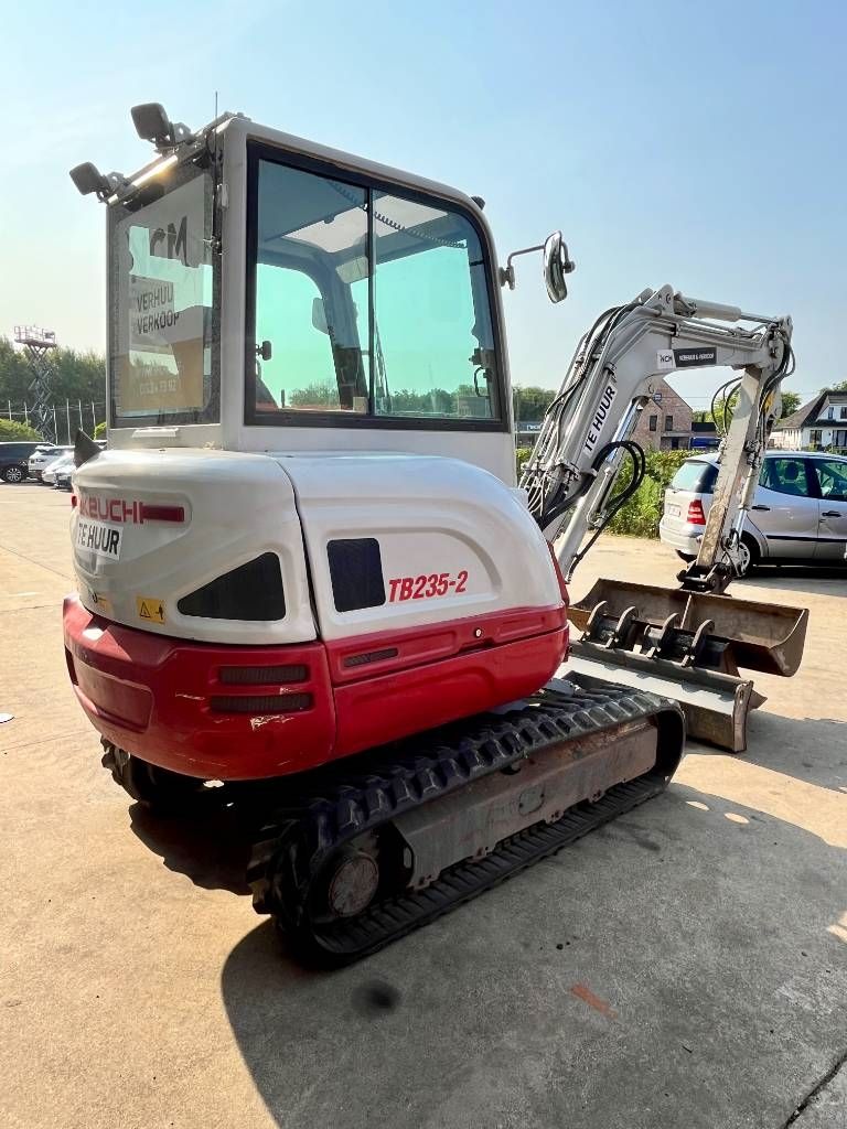 Takeuchi TB 235