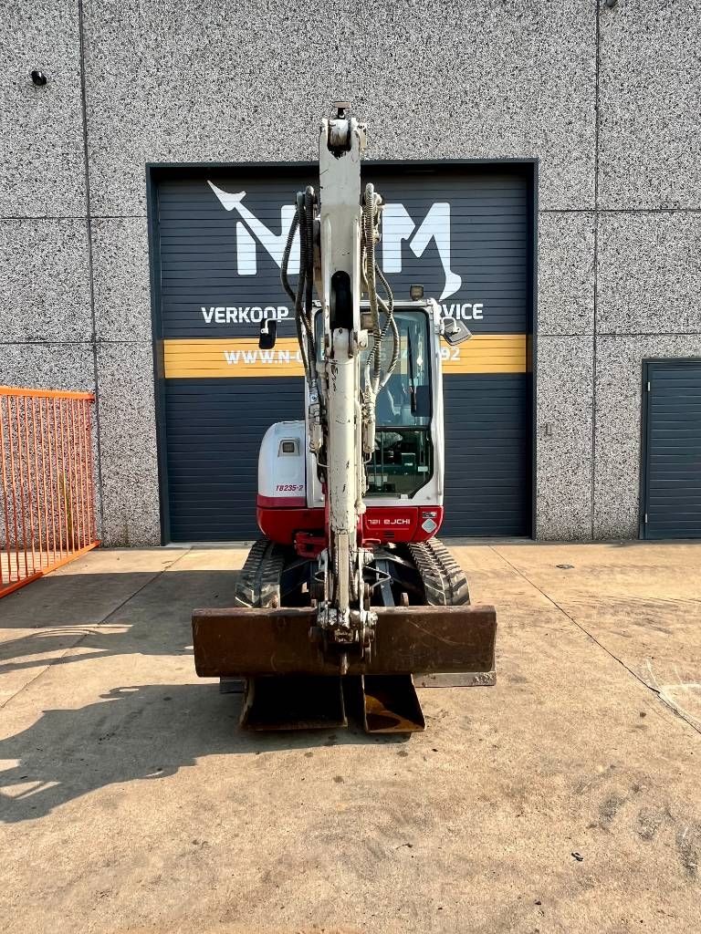 Takeuchi TB 235