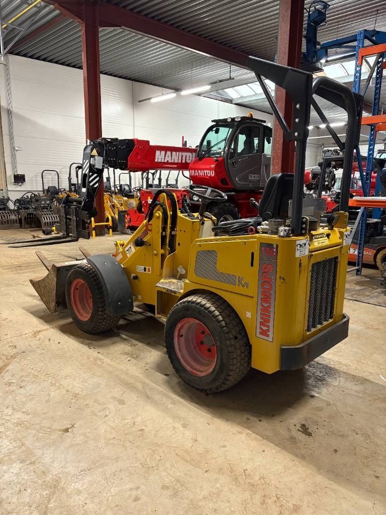 Knikmops KM 130