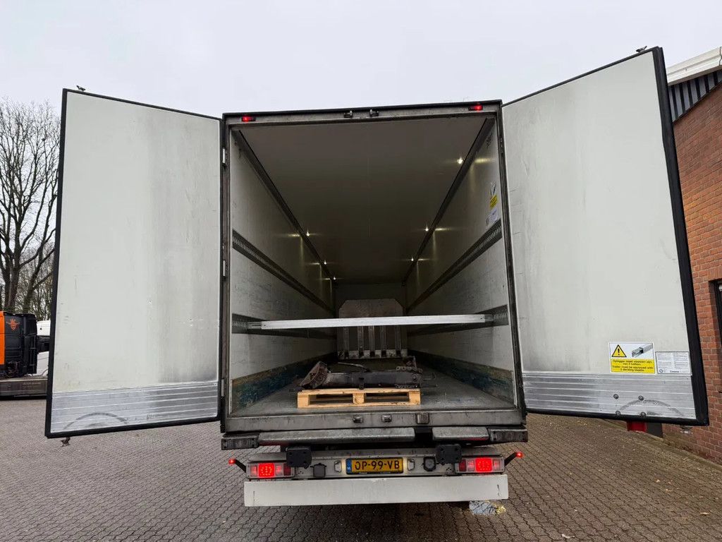 Krone SD Duoplex ISO Koffer, small damage legs + front, APK 06/2026