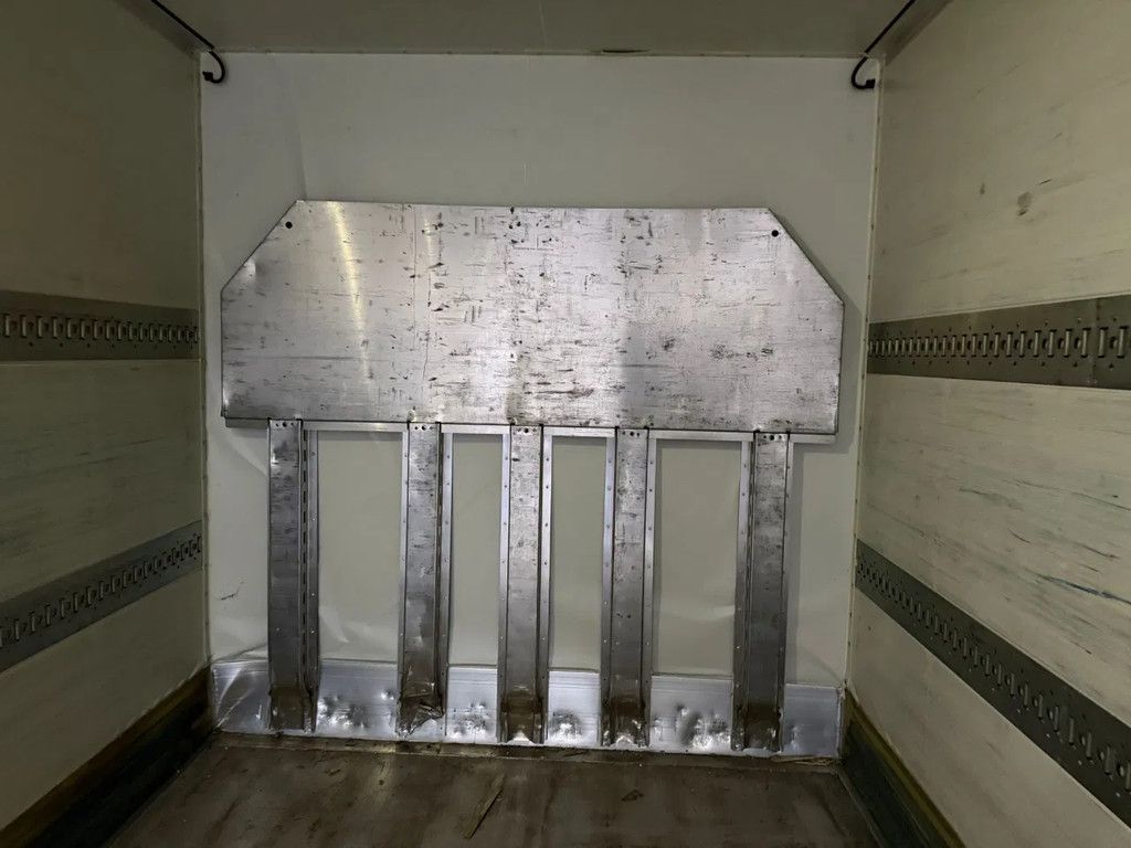 Krone SD Duoplex ISO Koffer, small damage legs + front, APK 06/2026