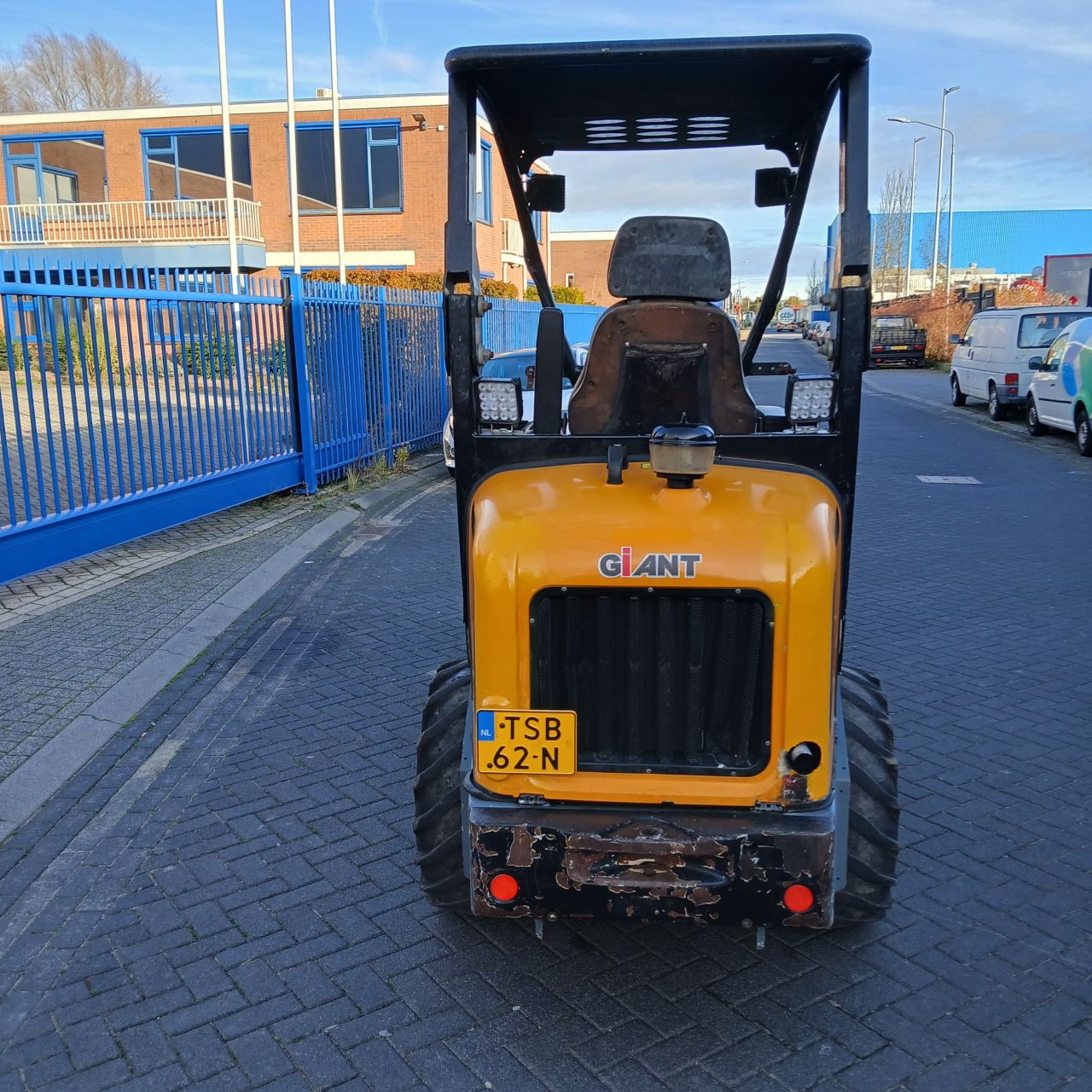 Giant D337T Minishovel.