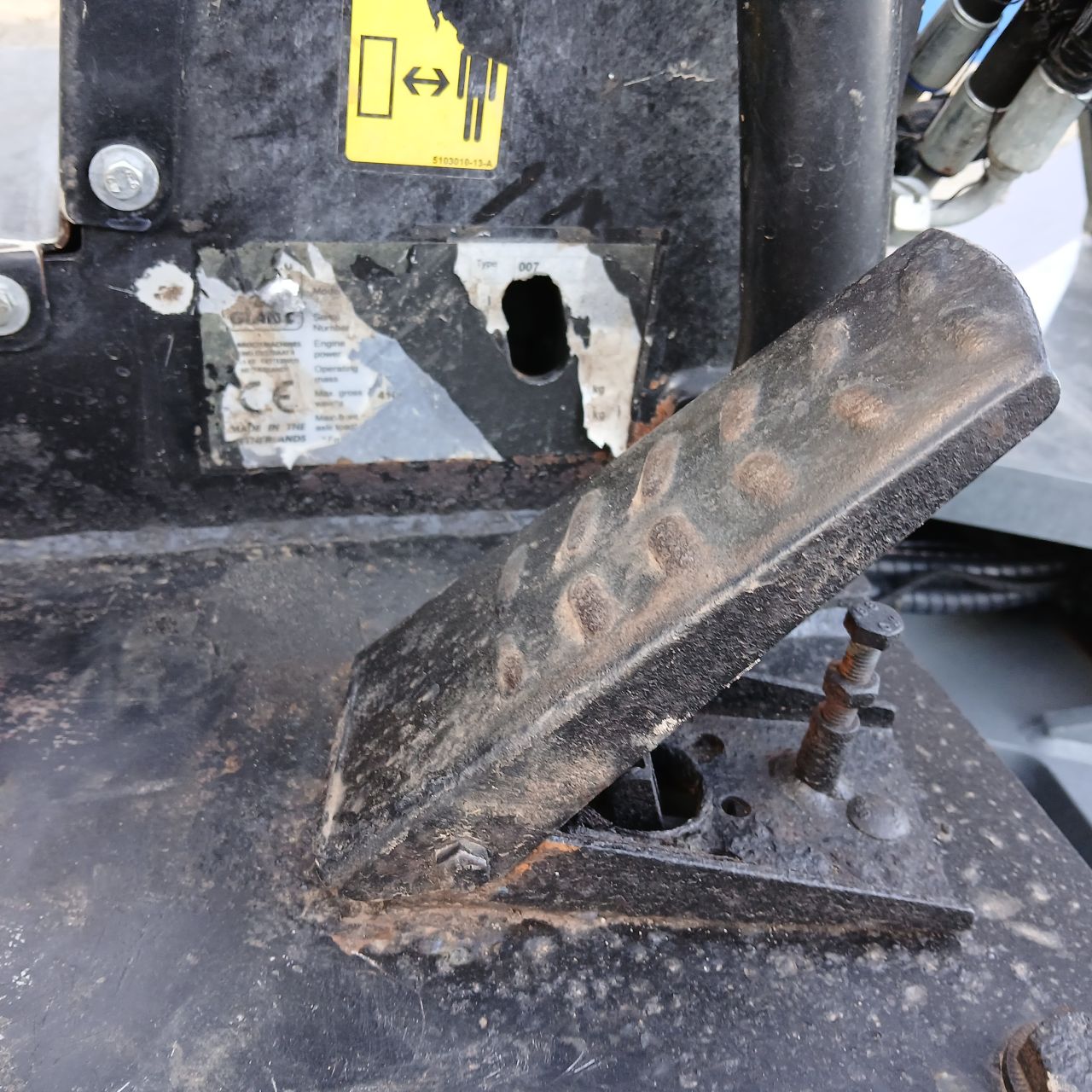 Giant D337T Minishovel.