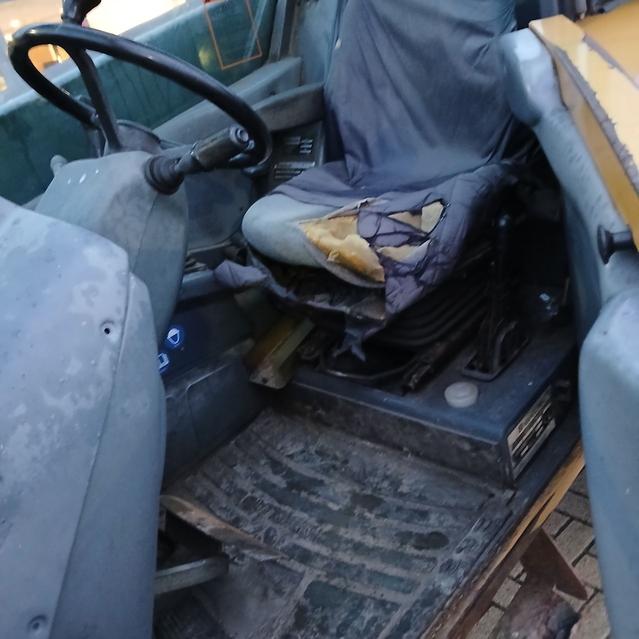 New Holland LM410 Verreiker.