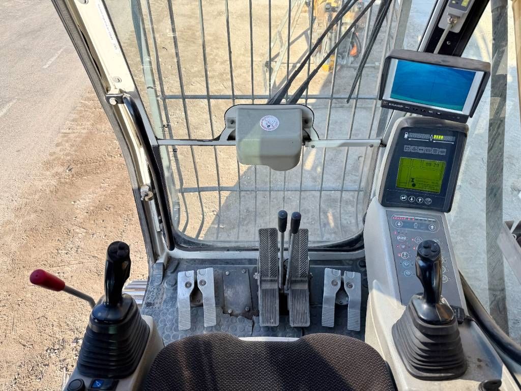 Liebherr R944C UHD - 23 Meter Demolition Hydr Undercarriage