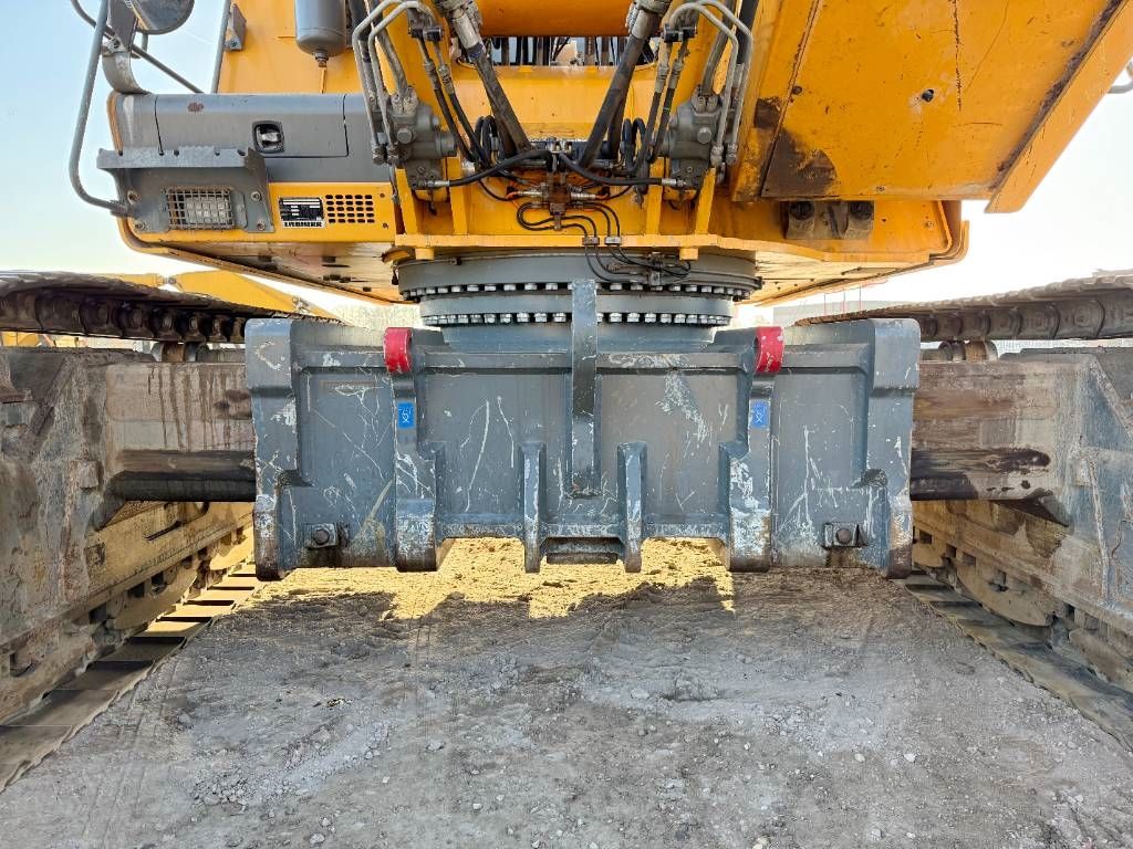 Liebherr R944C UHD - 23 Meter Demolition Hydr Undercarriage