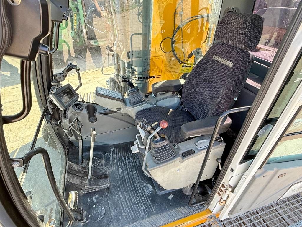 Liebherr R946LC SHD - 15 Meter Long Reach Dutch Machine / A