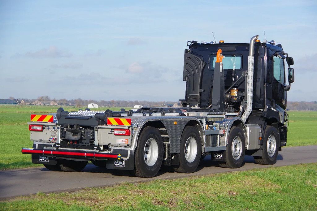 Renault C520 8x4 WSG met 30-tons AJK haakarm