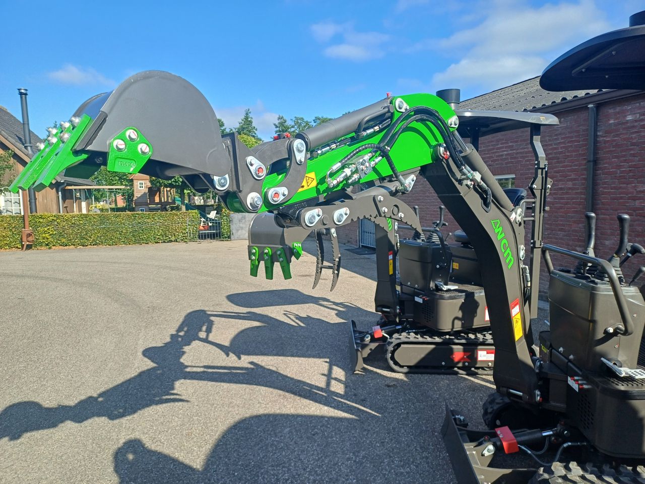 MinigraverNieuwe minigraver WCM CTX8010