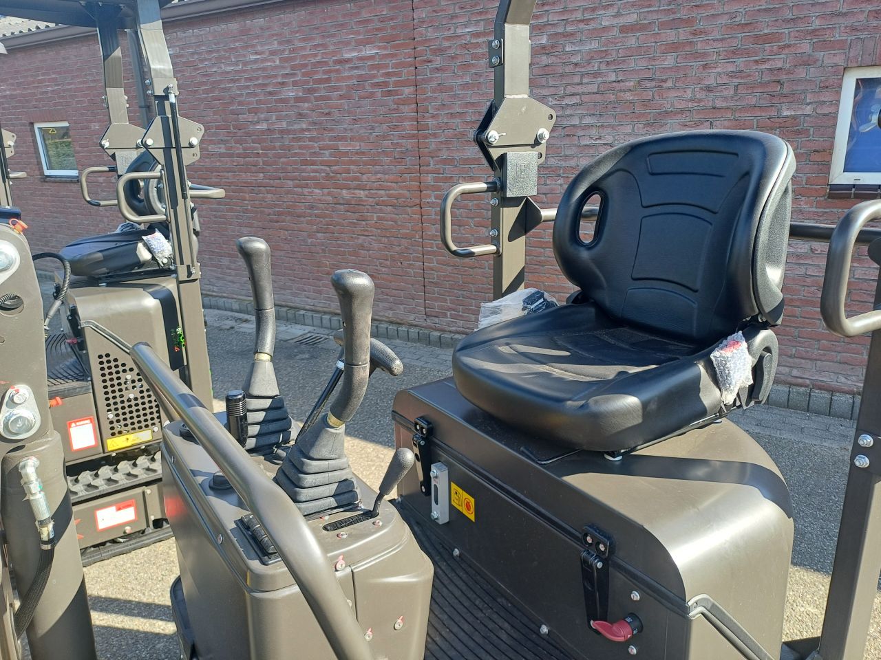 MinigraverNieuwe minigraver WCM CTX8010