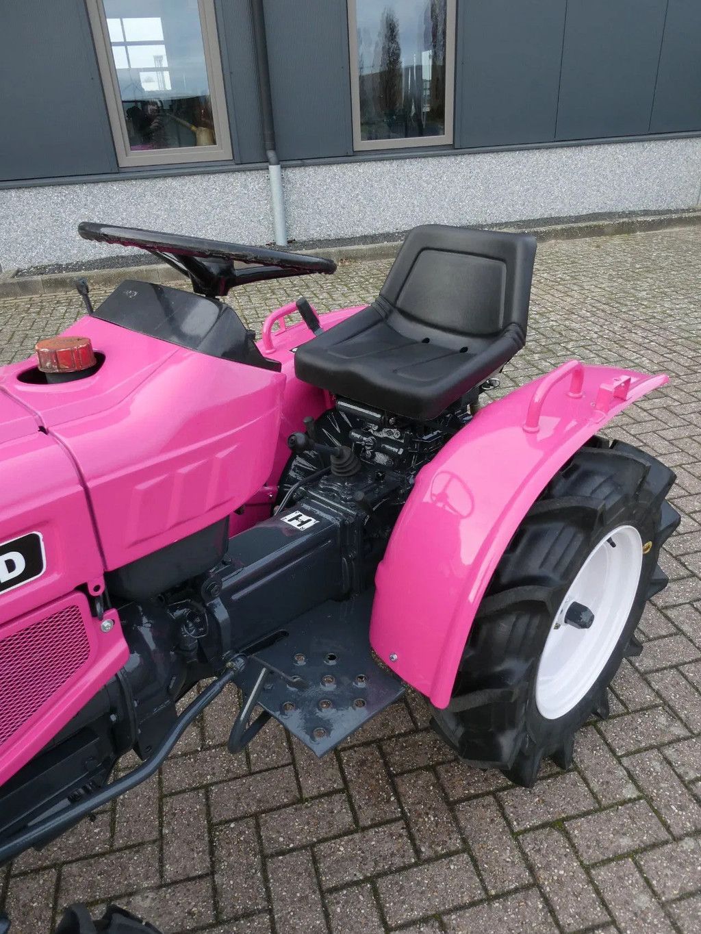 Yanmar YM1401 4wd / 320 Draaiuren / Pink Edition