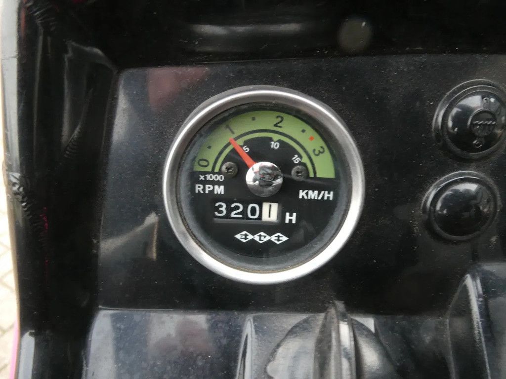 Yanmar YM1401 4wd / 320 Draaiuren / Pink Edition