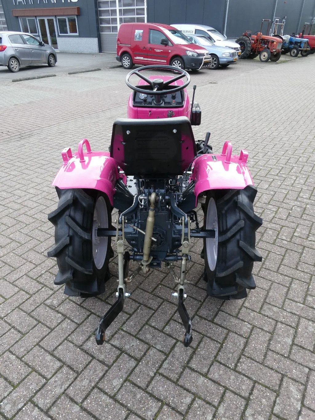 Yanmar YM1401 4wd / 320 Draaiuren / Pink Edition