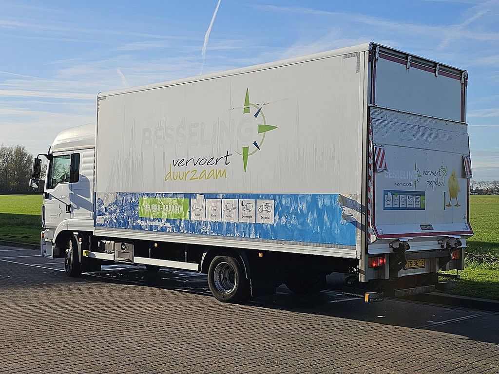 M.A.N. 12.220 TGL slaapcabine