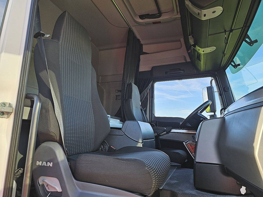M.A.N. 12.220 TGL slaapcabine