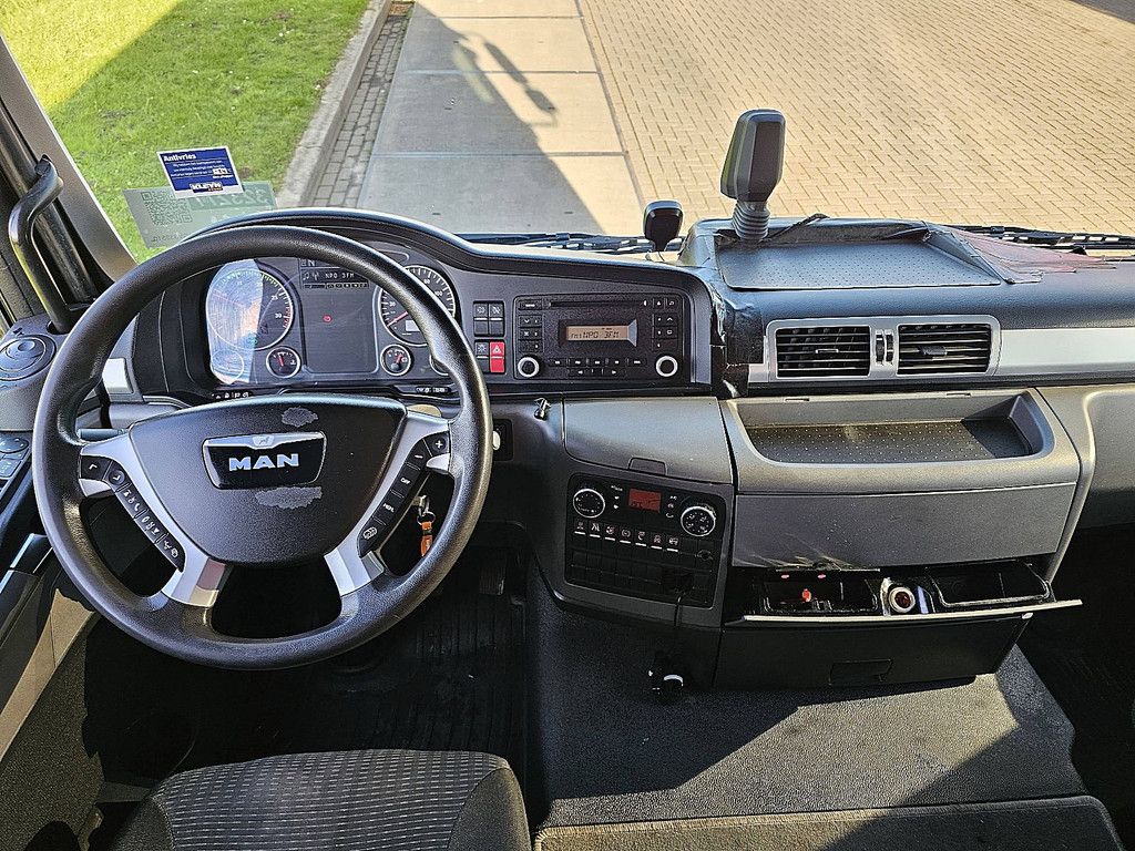 M.A.N. 12.220 TGL slaapcabine