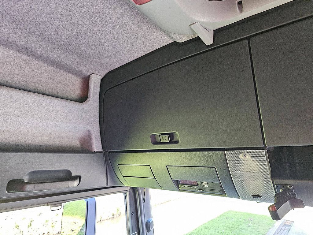 M.A.N. 12.220 TGL slaapcabine