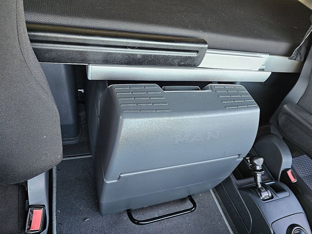 M.A.N. 12.220 TGL slaapcabine