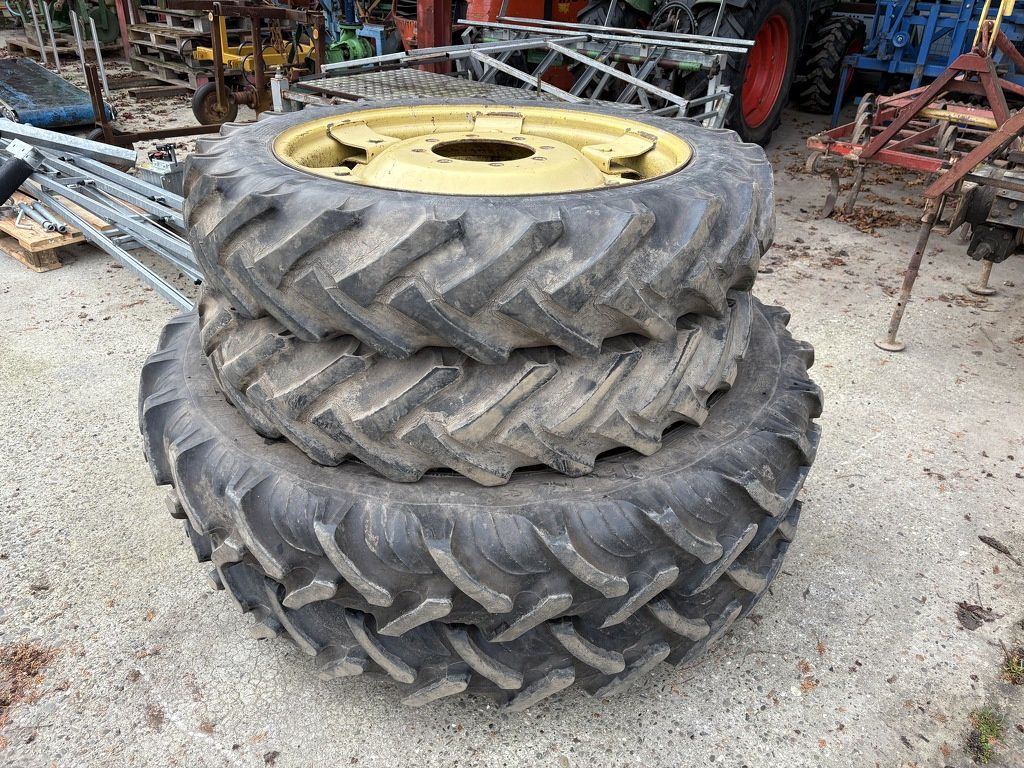 John Deere 270/95R44 en 9.5 x 32 verplegingswielen