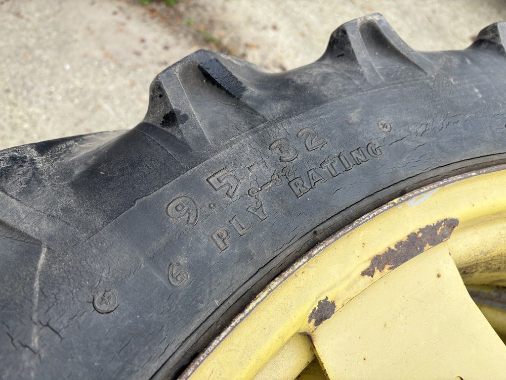 John Deere 270/95R44 en 9.5 x 32 verplegingswielen