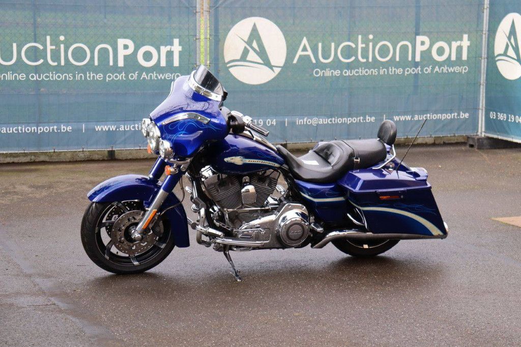 Harley-Davidson Street Glide CVO Petrol 2010 Motorcycle
