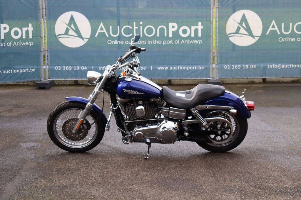 Harley-Davidson Dyna Street Bob Benzinmotorrad 2006