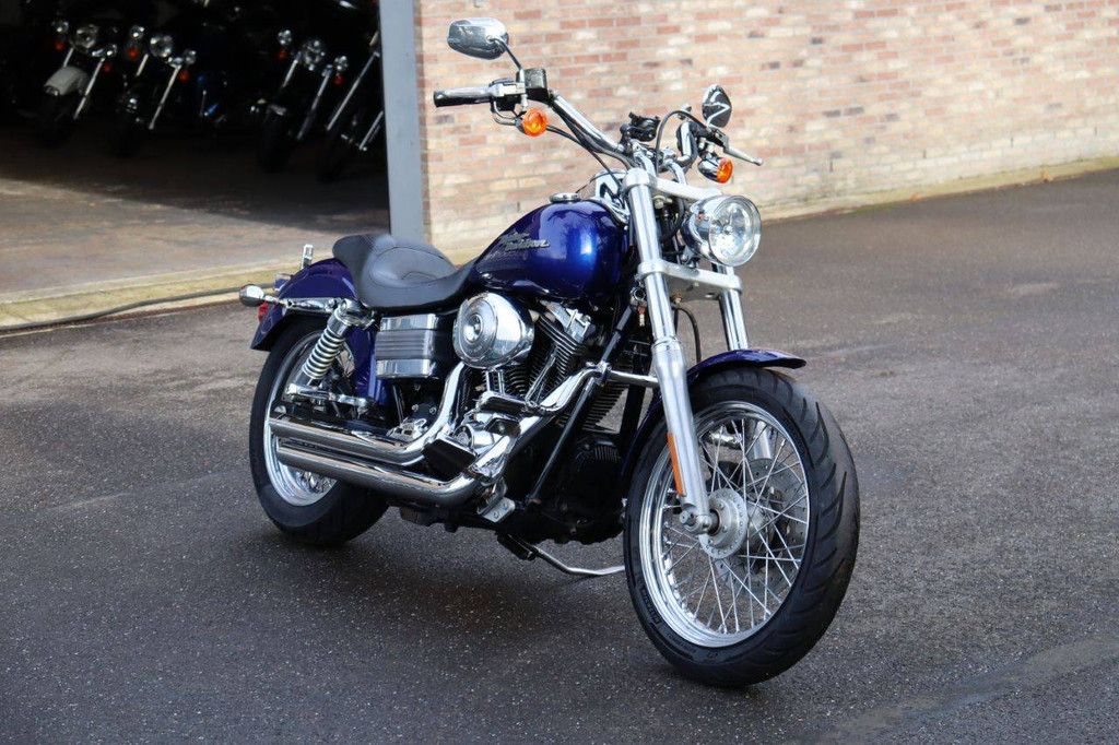 Harley-Davidson Dyna Street Bob Benzinmotorrad 2006