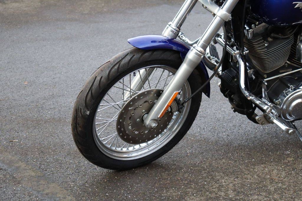 Harley-Davidson Dyna Street Bob Benzinmotorrad 2006