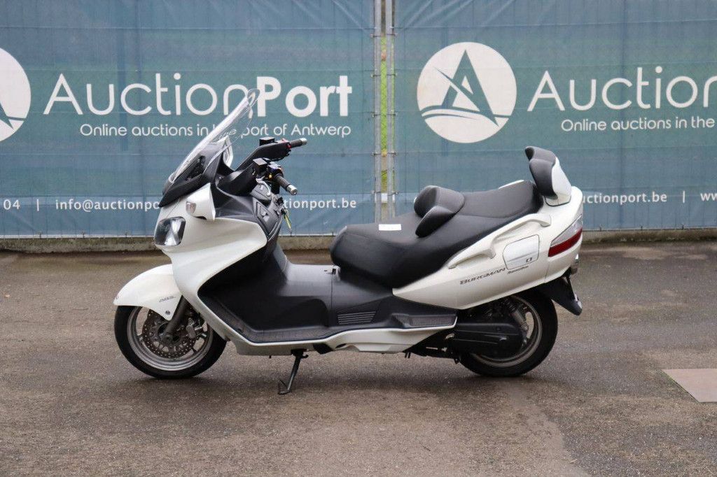 Motor Suzuki Burgman 650 Executive Benzine 2010 (Marge)