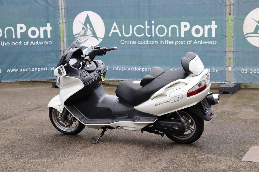 Motor Suzuki Burgman 650 Executive Benzine 2010 (Marge)