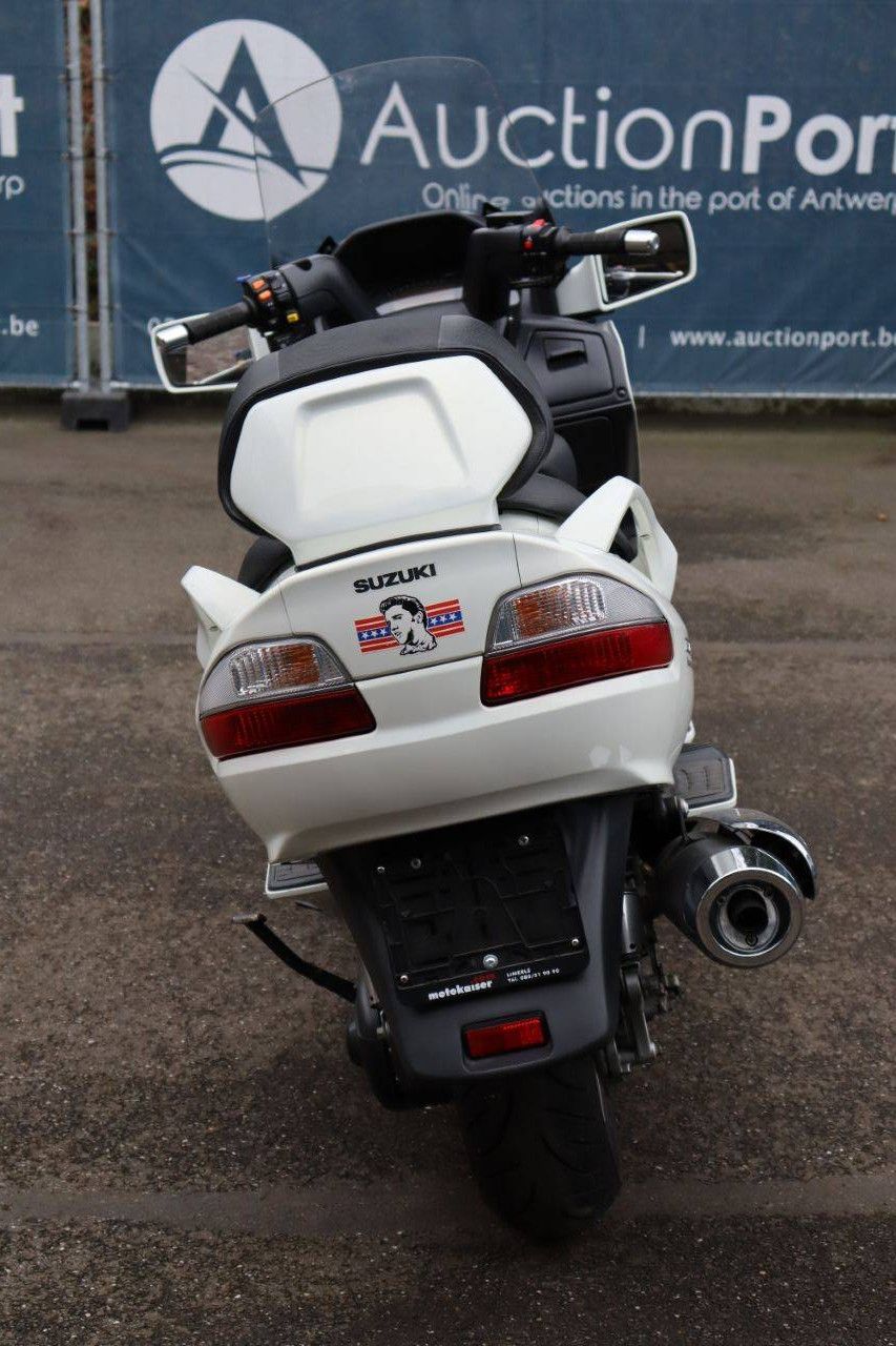 Motor Suzuki Burgman 650 Executive Benzine 2010 (Marge)
