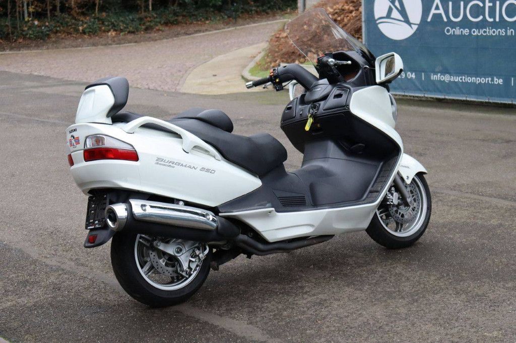 Motor Suzuki Burgman 650 Executive Benzine 2010 (Marge)