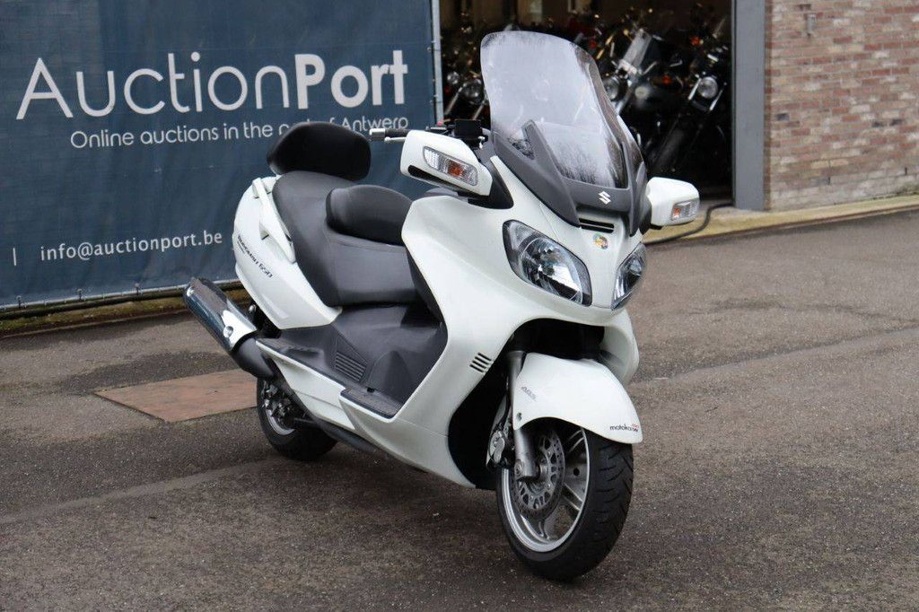 Motor Suzuki Burgman 650 Executive Benzine 2010 (Marge)