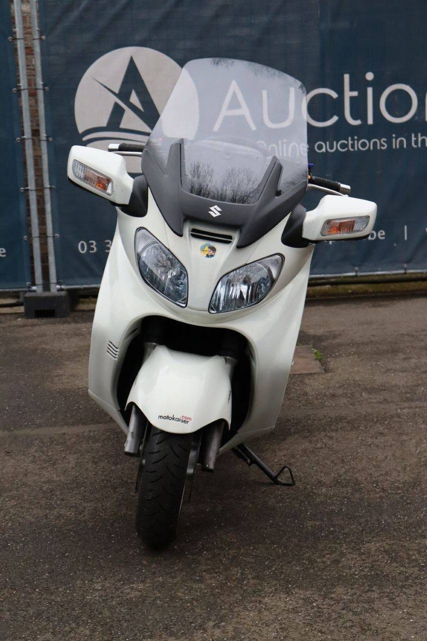 Motor Suzuki Burgman 650 Executive Benzine 2010 (Marge)