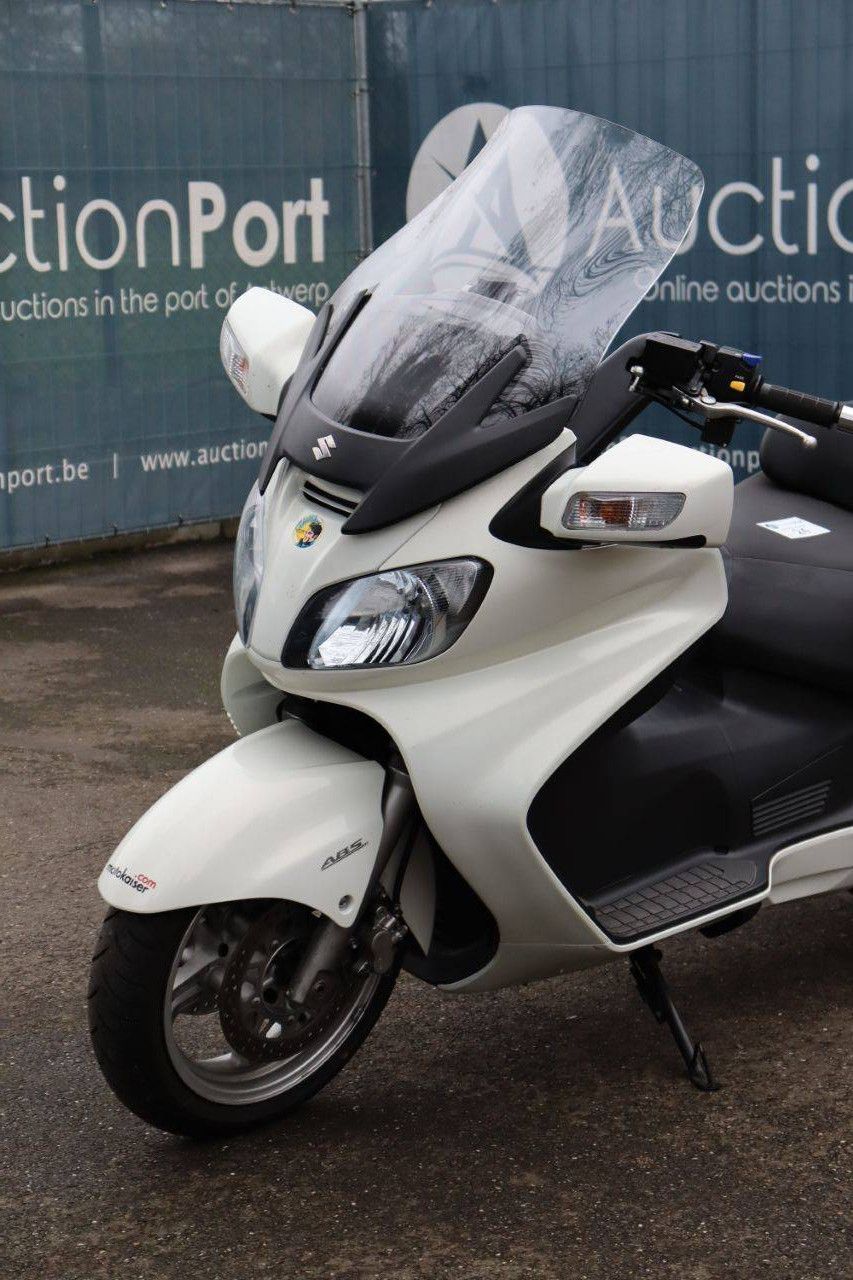 Motor Suzuki Burgman 650 Executive Benzine 2010 (Marge)