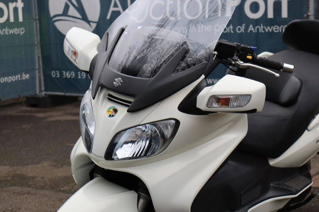 Motor Suzuki Burgman 650 Executive Benzine 2010 (Marge)