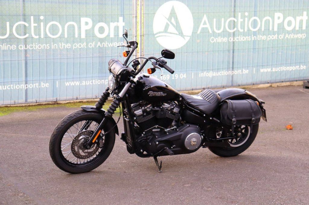 Harley-Davidson Street Bob Petrol 2018 Motorcycle (Margin)