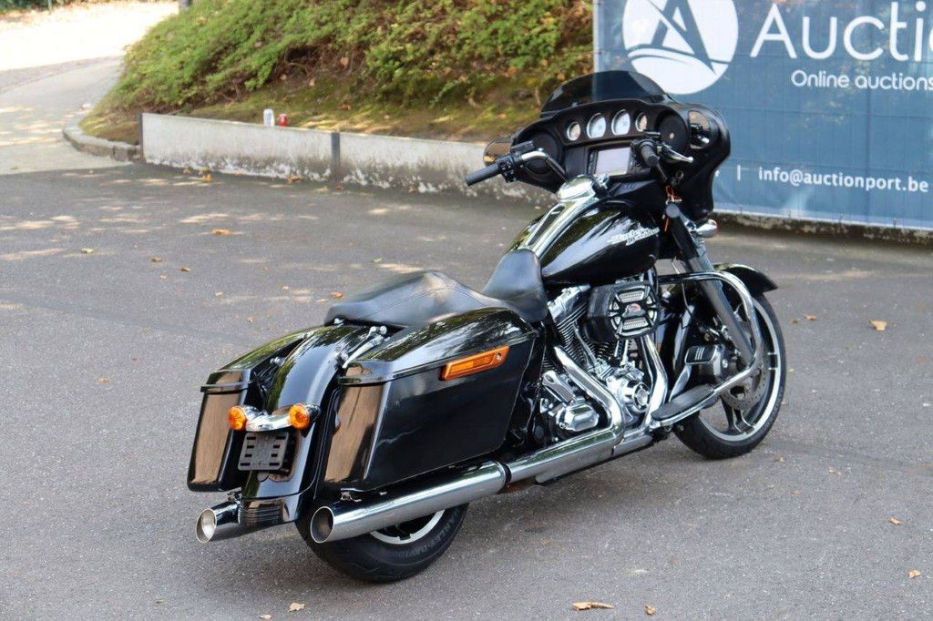 Harley-Davidson Street Glide Benzin 2014