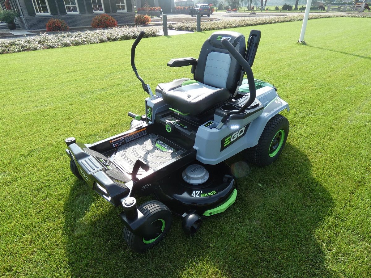 DECEMBER ACTIE Nieuwe EGO zitmaaiers (gratis KETTINGZAAGKIT)