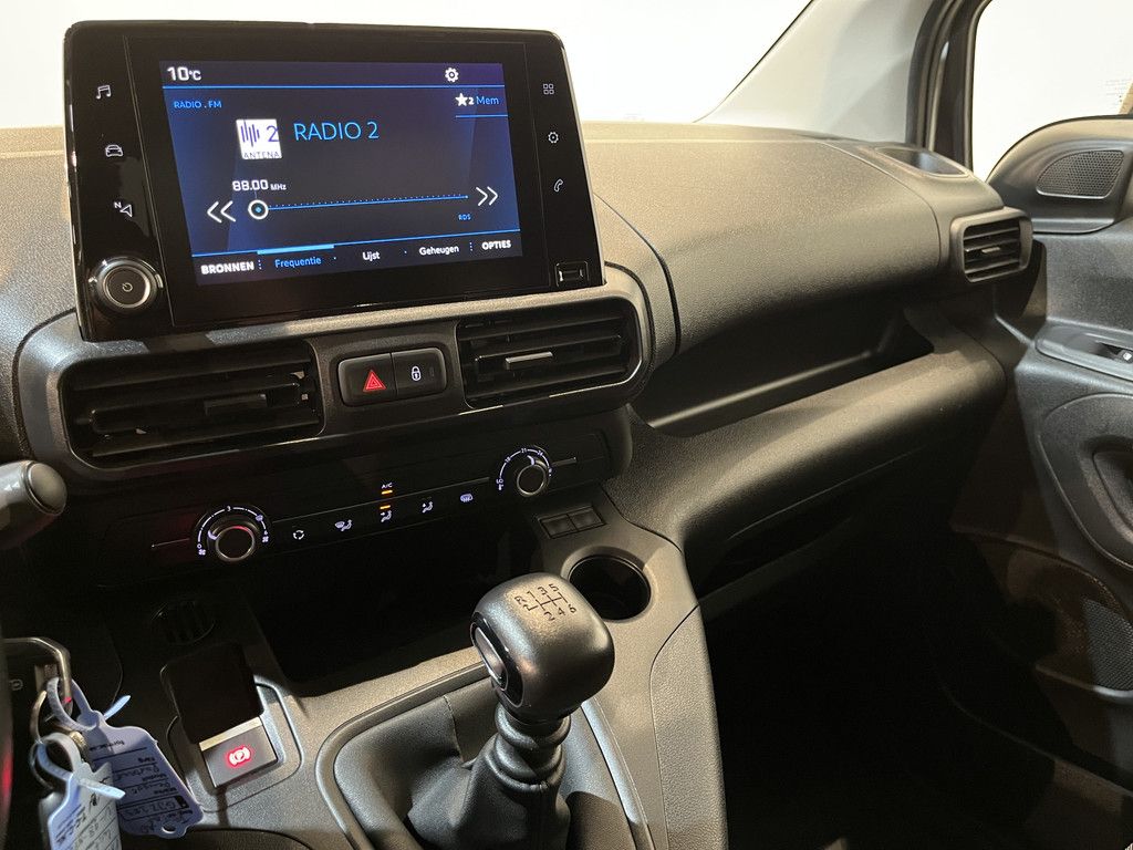 Peugeot Partner 1.5 BlueHDI Grip Long / Euro 6 / Servicebus / Sortimo Inrichting / Airco / Cruise Control / PDC / CarPlay / Trekhaak / 3-Zits / 92.100 KM !!