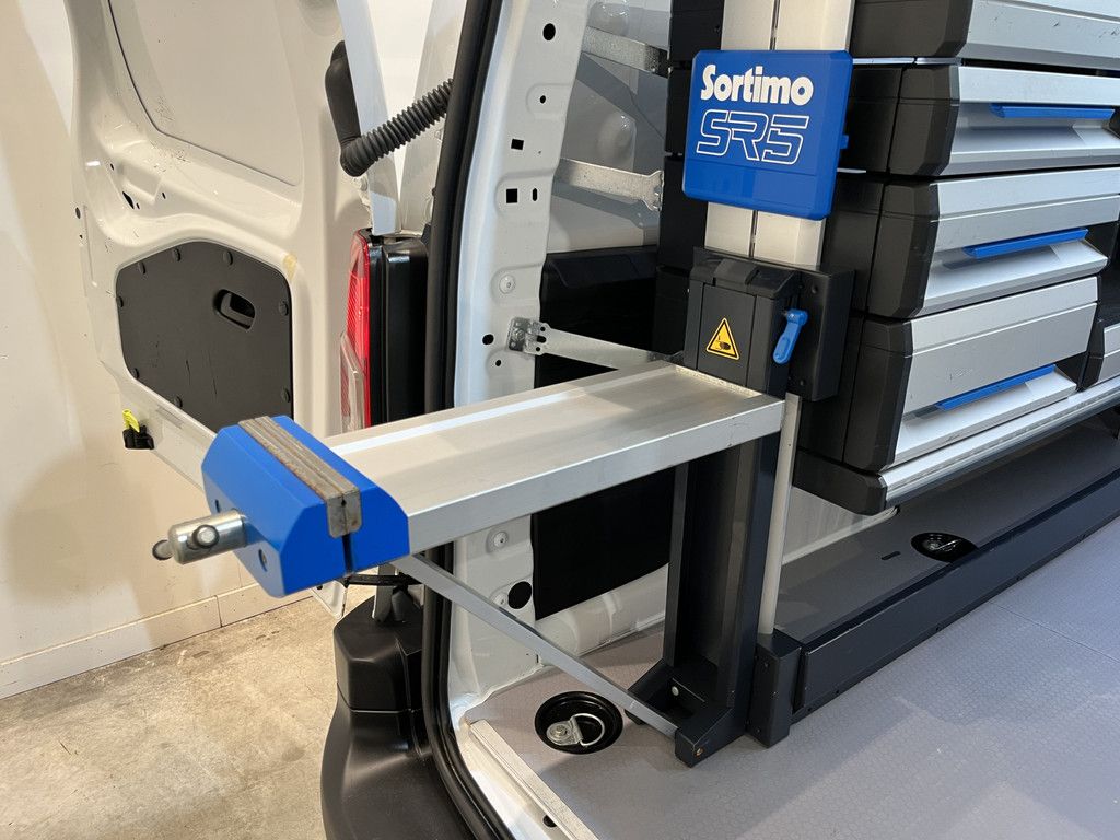 Peugeot Partner 1.5 BlueHDI Grip Long / Euro 6 / Servicebus / Sortimo Inrichting / Airco / Cruise Control / PDC / CarPlay / Trekhaak / 3-Zits / 92.100 KM !!