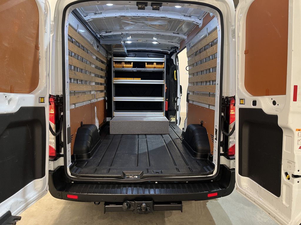 Ford Transit 330 2.0 TDCI L3H2 130 PK Trend MHEV / Servicebus / Inrichting / Euro 6 / Airco / Camera / Navigatie / Cruise Control / Trekhaak / Imperiaal / 3-Zits / 74.000 KM !!