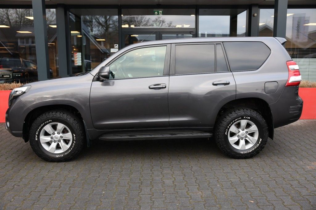 Toyota Landcruiser 150 2.8 D-4D 5DRS VX A/T VAN